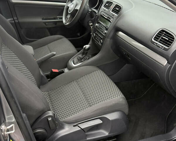 Сірий Фольксваген Гольф, об'ємом двигуна 1.39 л та пробігом 249 тис. км за 7899 $, фото 37 на Automoto.ua