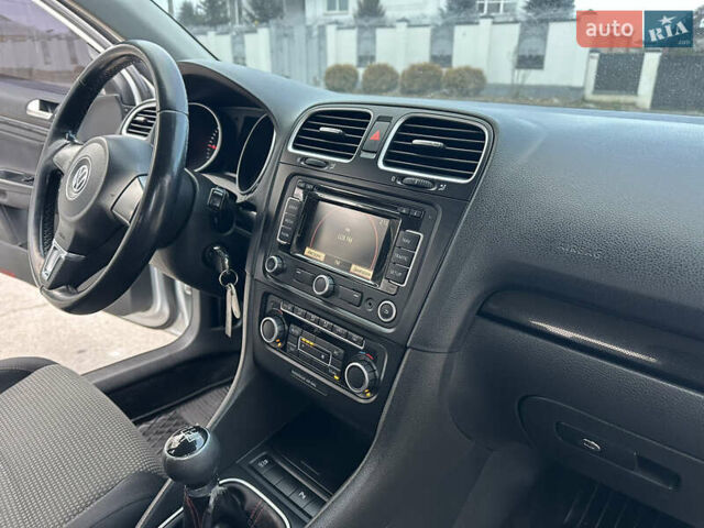 Серый Фольксваген Гольф, объемом двигателя 1.6 л и пробегом 202 тыс. км за 7399 $, фото 41 на Automoto.ua