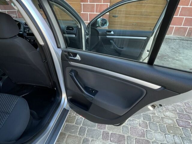 Серый Фольксваген Гольф, объемом двигателя 1.6 л и пробегом 250 тыс. км за 7800 $, фото 17 на Automoto.ua