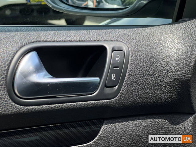 Сірий Фольксваген Гольф, об'ємом двигуна 1.6 л та пробігом 255 тис. км за 7999 $, фото 10 на Automoto.ua