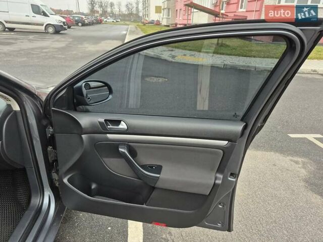 Сірий Фольксваген Гольф, об'ємом двигуна 1.6 л та пробігом 219 тис. км за 8100 $, фото 37 на Automoto.ua