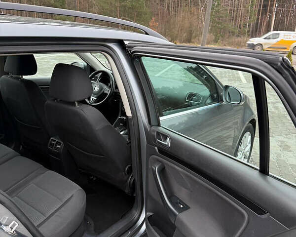 Серый Фольксваген Гольф, объемом двигателя 2 л и пробегом 277 тыс. км за 8350 $, фото 6 на Automoto.ua