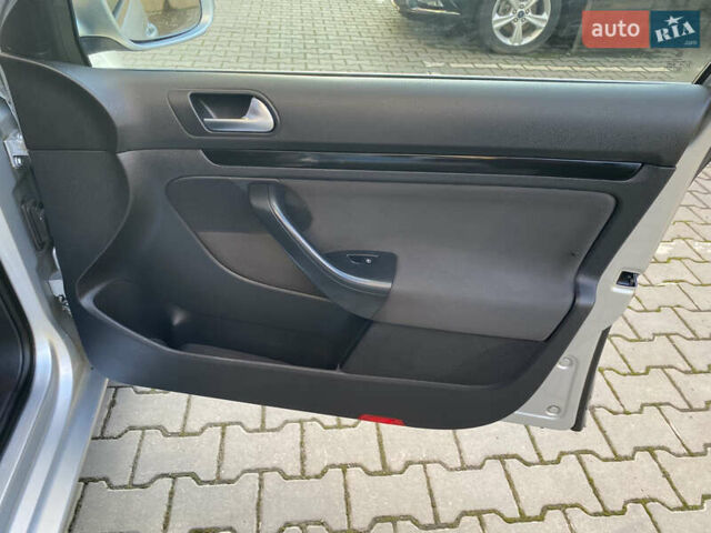 Серый Фольксваген Гольф, объемом двигателя 1.6 л и пробегом 217 тыс. км за 8800 $, фото 39 на Automoto.ua