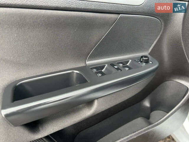 Сірий Фольксваген Гольф, об'ємом двигуна 1.6 л та пробігом 213 тис. км за 7100 $, фото 77 на Automoto.ua