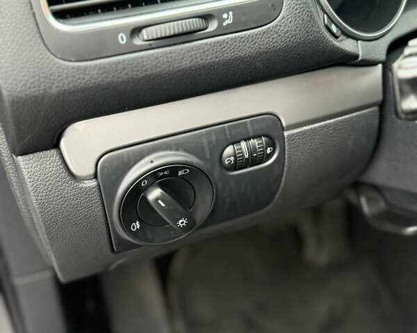 Сірий Фольксваген Гольф, об'ємом двигуна 1.39 л та пробігом 249 тис. км за 7899 $, фото 28 на Automoto.ua