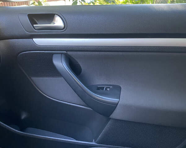 Серый Фольксваген Гольф, объемом двигателя 1.39 л и пробегом 235 тыс. км за 8500 $, фото 12 на Automoto.ua