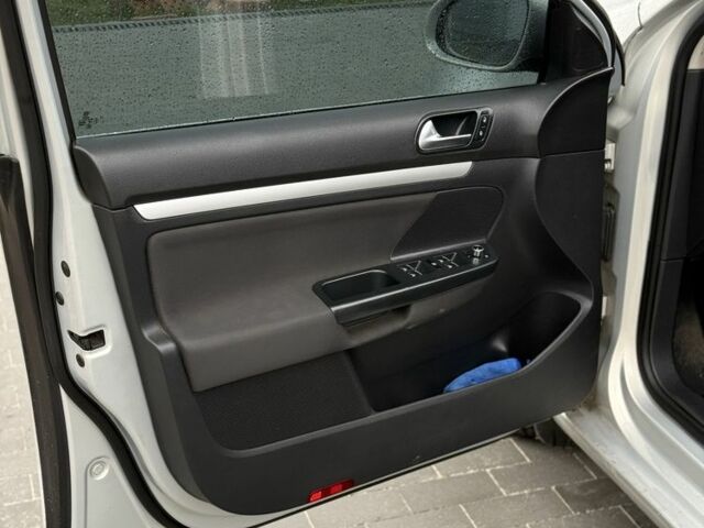 Сірий Фольксваген Гольф, об'ємом двигуна 1.6 л та пробігом 184 тис. км за 7000 $, фото 7 на Automoto.ua