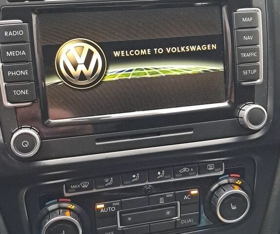 Серый Фольксваген Гольф, объемом двигателя 2 л и пробегом 200 тыс. км за 8200 $, фото 2 на Automoto.ua