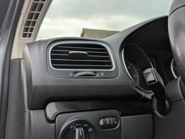 Серый Фольксваген Гольф, объемом двигателя 1.6 л и пробегом 216 тыс. км за 8300 $, фото 19 на Automoto.ua