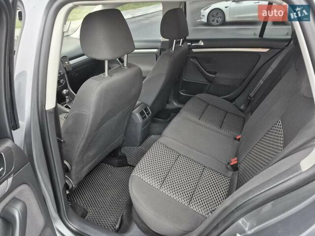 Сірий Фольксваген Гольф, об'ємом двигуна 1.6 л та пробігом 219 тис. км за 8100 $, фото 31 на Automoto.ua