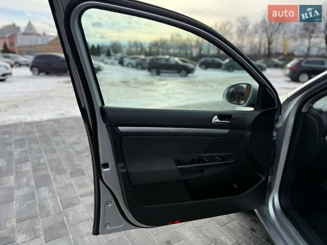 Сірий Фольксваген Гольф, об'ємом двигуна 1.6 л та пробігом 240 тис. км за 7799 $, фото 9 на Automoto.ua