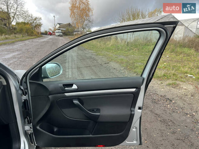Сірий Фольксваген Гольф, об'ємом двигуна 1.6 л та пробігом 213 тис. км за 7100 $, фото 54 на Automoto.ua