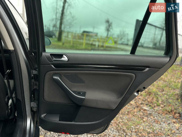 Сірий Фольксваген Гольф, об'ємом двигуна 1.39 л та пробігом 214 тис. км за 7500 $, фото 38 на Automoto.ua