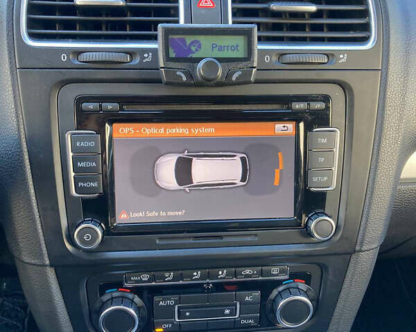 Серый Фольксваген Гольф, объемом двигателя 1.6 л и пробегом 250 тыс. км за 9600 $, фото 12 на Automoto.ua