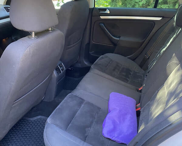 Серый Фольксваген Гольф, объемом двигателя 1.39 л и пробегом 235 тыс. км за 8500 $, фото 25 на Automoto.ua