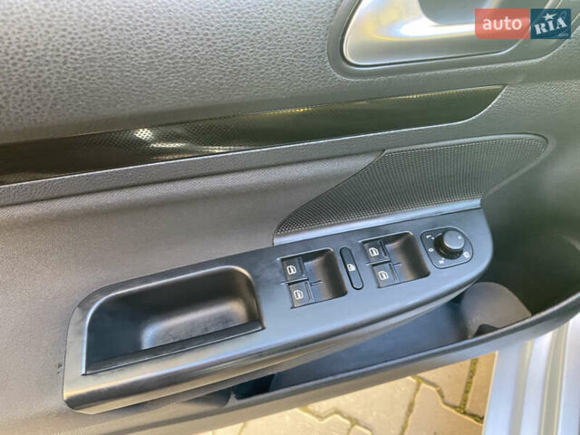 Серый Фольксваген Гольф, объемом двигателя 1.6 л и пробегом 217 тыс. км за 8800 $, фото 25 на Automoto.ua