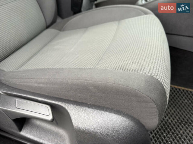 Серый Фольксваген Гольф, объемом двигателя 1.6 л и пробегом 298 тыс. км за 6550 $, фото 50 на Automoto.ua