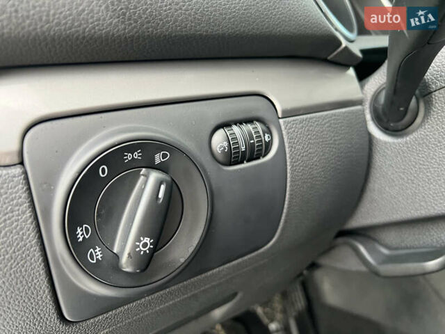 Сірий Фольксваген Гольф, об'ємом двигуна 1.6 л та пробігом 213 тис. км за 7100 $, фото 62 на Automoto.ua