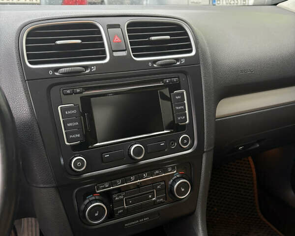 Сірий Фольксваген Гольф, об'ємом двигуна 1.39 л та пробігом 251 тис. км за 8200 $, фото 28 на Automoto.ua