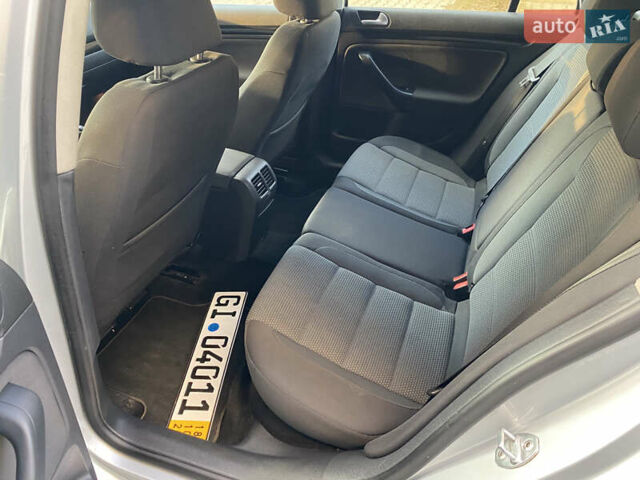 Серый Фольксваген Гольф, объемом двигателя 1.6 л и пробегом 217 тыс. км за 8800 $, фото 38 на Automoto.ua