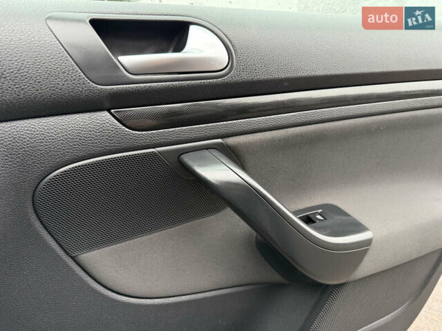 Серый Фольксваген Гольф, объемом двигателя 1.6 л и пробегом 298 тыс. км за 6550 $, фото 36 на Automoto.ua