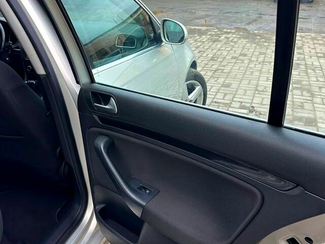 Серый Фольксваген Гольф, объемом двигателя 1.4 л и пробегом 200 тыс. км за 7800 $, фото 12 на Automoto.ua