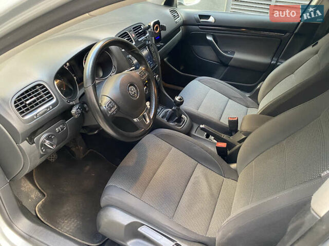 Серый Фольксваген Гольф, объемом двигателя 1.6 л и пробегом 217 тыс. км за 8800 $, фото 54 на Automoto.ua