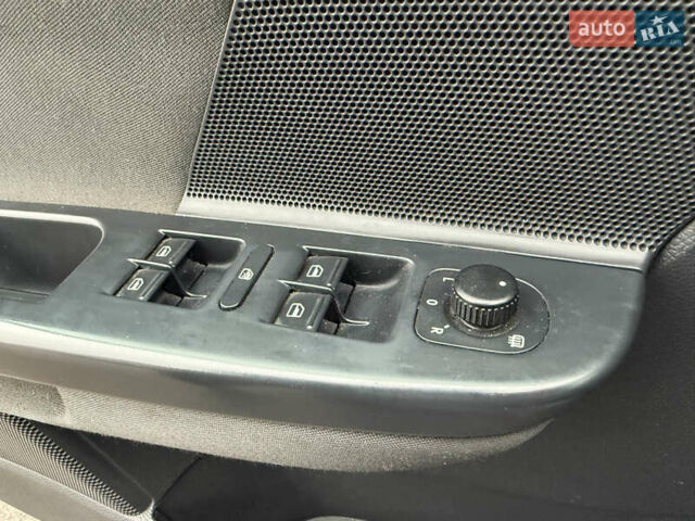 Серый Фольксваген Гольф, объемом двигателя 1.6 л и пробегом 298 тыс. км за 6550 $, фото 33 на Automoto.ua