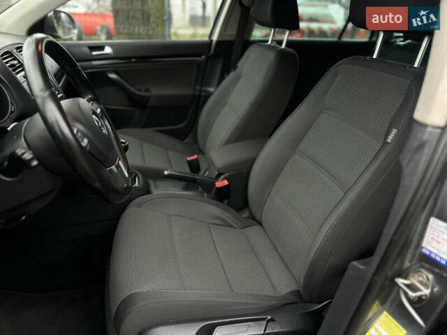 Сірий Фольксваген Гольф, об'ємом двигуна 1.39 л та пробігом 214 тис. км за 7500 $, фото 23 на Automoto.ua