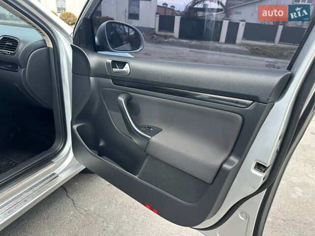 Серый Фольксваген Гольф, объемом двигателя 1.6 л и пробегом 202 тыс. км за 7399 $, фото 38 на Automoto.ua