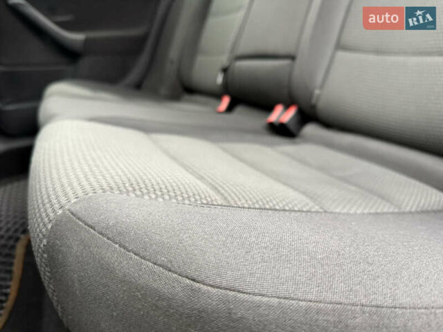 Серый Фольксваген Гольф, объемом двигателя 1.6 л и пробегом 298 тыс. км за 6550 $, фото 56 на Automoto.ua