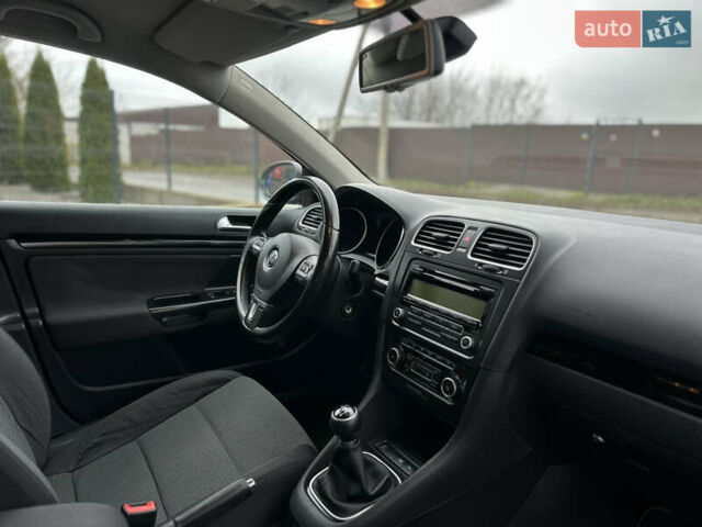 Сірий Фольксваген Гольф, об'ємом двигуна 1.39 л та пробігом 214 тис. км за 7500 $, фото 42 на Automoto.ua