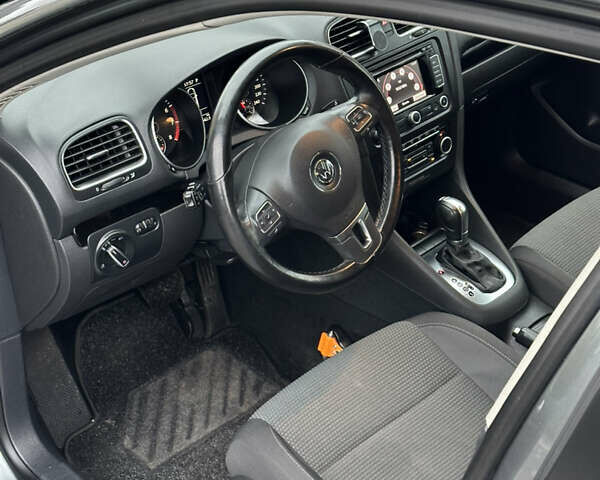 Серый Фольксваген Гольф, объемом двигателя 1.39 л и пробегом 255 тыс. км за 8500 $, фото 27 на Automoto.ua