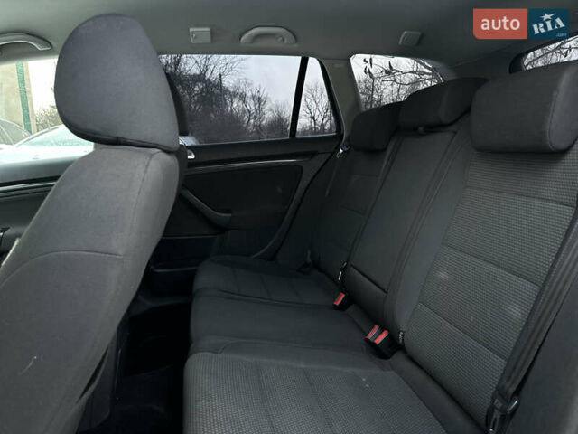 Серый Фольксваген Гольф, объемом двигателя 1.6 л и пробегом 269 тыс. км за 7500 $, фото 18 на Automoto.ua