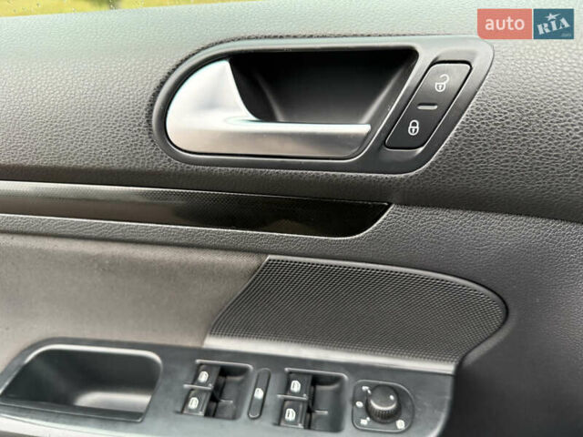 Серый Фольксваген Гольф, объемом двигателя 1.6 л и пробегом 298 тыс. км за 6550 $, фото 34 на Automoto.ua