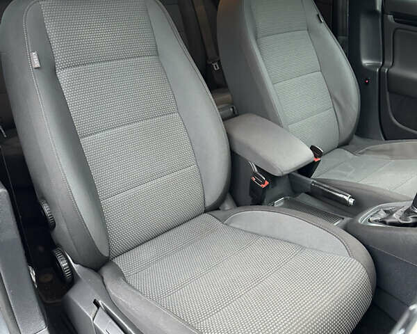 Серый Фольксваген Гольф, объемом двигателя 1.39 л и пробегом 255 тыс. км за 8500 $, фото 14 на Automoto.ua