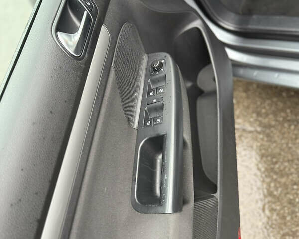 Сірий Фольксваген Гольф, об'ємом двигуна 1.39 л та пробігом 249 тис. км за 7899 $, фото 27 на Automoto.ua