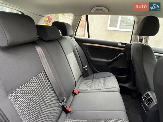 Сірий Фольксваген Гольф, об'ємом двигуна 1.39 л та пробігом 180 тис. км за 5999 $, фото 19 на Automoto.ua