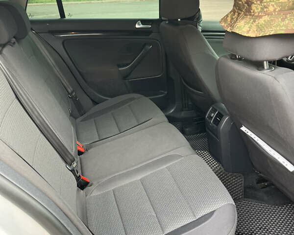 Сірий Фольксваген Гольф, об'ємом двигуна 1.6 л та пробігом 315 тис. км за 8000 $, фото 10 на Automoto.ua