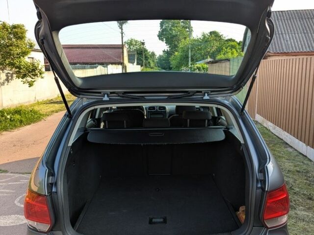 Серый Фольксваген Гольф, объемом двигателя 1.6 л и пробегом 216 тыс. км за 8300 $, фото 7 на Automoto.ua