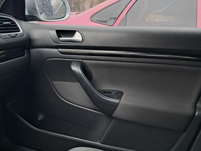 Серый Фольксваген Гольф, объемом двигателя 2 л и пробегом 200 тыс. км за 8200 $, фото 7 на Automoto.ua