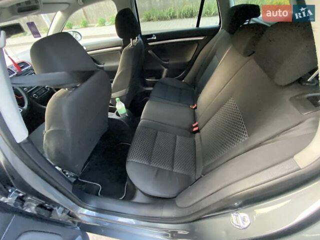 Фольксваген Гольф 2010 в Хмельницком на Automoto.ua Серый Фольксваген Гольф, объемом двигателя 1.6 л и пробегом 263 тыс. км за 7200 $, фото 17 на Automoto.ua