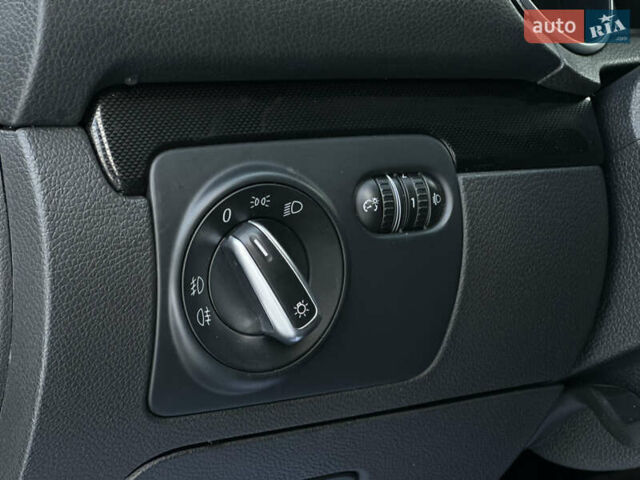 Серый Фольксваген Гольф, объемом двигателя 1.6 л и пробегом 269 тыс. км за 7500 $, фото 7 на Automoto.ua