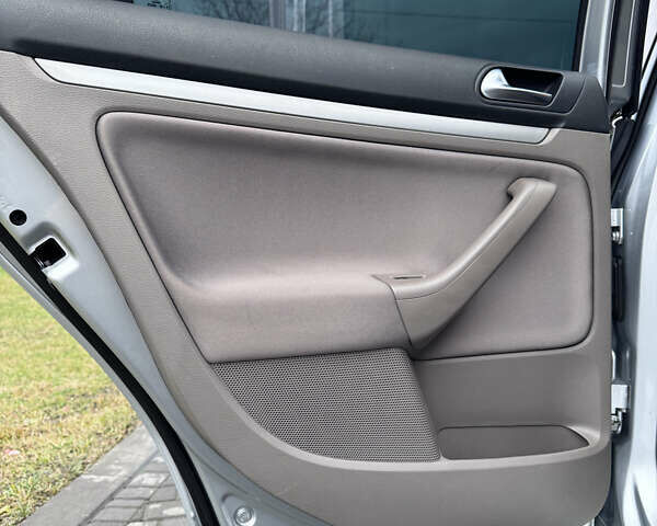 Сірий Фольксваген Гольф, об'ємом двигуна 1.6 л та пробігом 241 тис. км за 7099 $, фото 39 на Automoto.ua