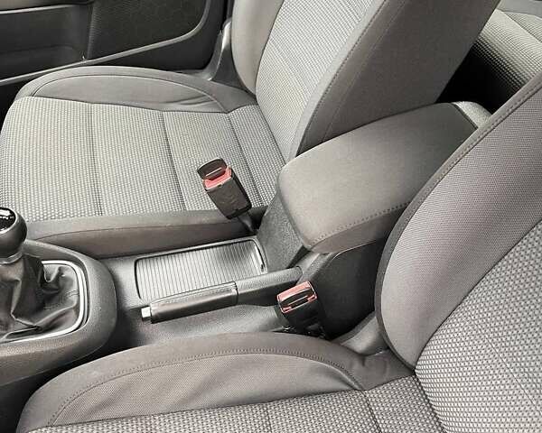 Фольксваген Гольф 2010 в Славуте на Automoto.ua Серый Фольксваген Гольф, объемом двигателя 1.39 л и пробегом 230 тыс. км за 7200 $, фото 12 на Automoto.ua