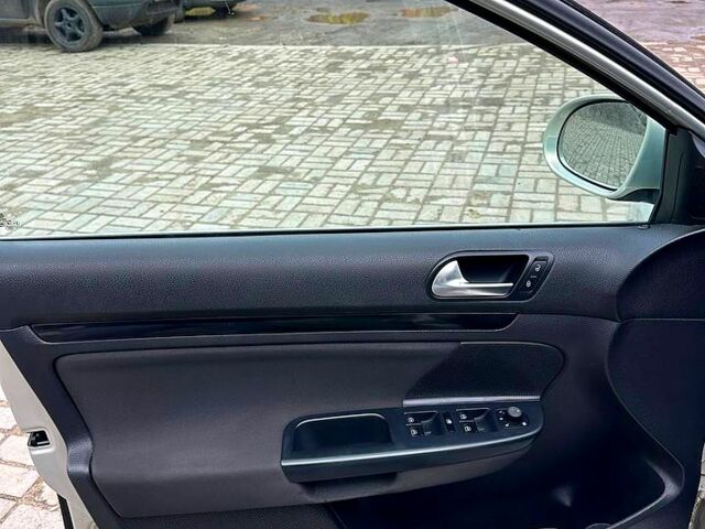 Серый Фольксваген Гольф, объемом двигателя 1.4 л и пробегом 200 тыс. км за 7800 $, фото 7 на Automoto.ua