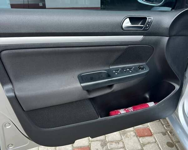 Серый Фольксваген Гольф, объемом двигателя 1.6 л и пробегом 262 тыс. км за 8500 $, фото 20 на Automoto.ua