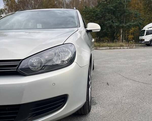 Фольксваген Гольф 2010 в Славуте на Automoto.ua Серый Фольксваген Гольф, объемом двигателя 1.39 л и пробегом 230 тыс. км за 7200 $, фото 1 на Automoto.ua