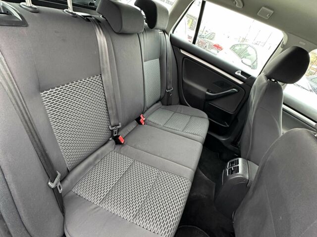 Серый Фольксваген Гольф, объемом двигателя 1.6 л и пробегом 214 тыс. км за 8200 $, фото 3 на Automoto.ua