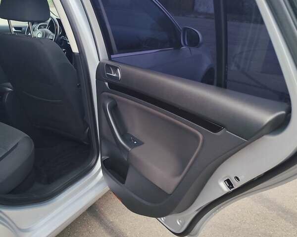 Сірий Фольксваген Гольф, об'ємом двигуна 1.4 л та пробігом 186 тис. км за 7300 $, фото 45 на Automoto.ua